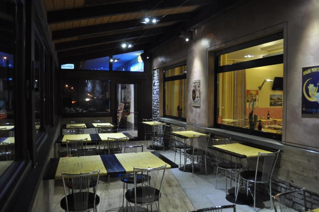 Sala del ristorante dell'Hotel Paradise a Bruzolo